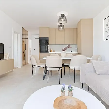 Lush Apartman *