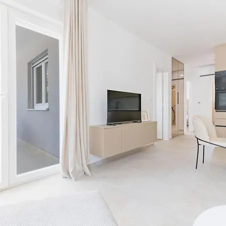 Lush Apartman *